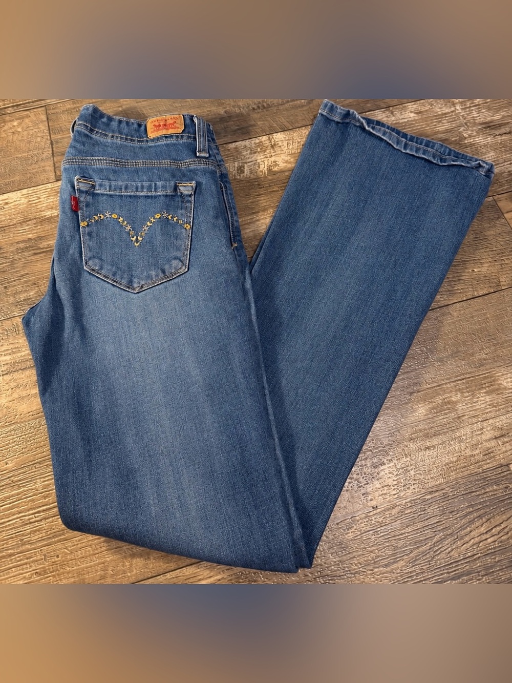 Levi’s Women’s Bootcut Flare Jeans Medium Wash Floral Embroidery Y2K